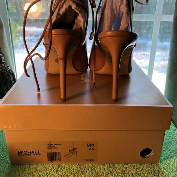 ✅ BRAND NEW Michael Kors Heels 👡 - Picture 2 of 4